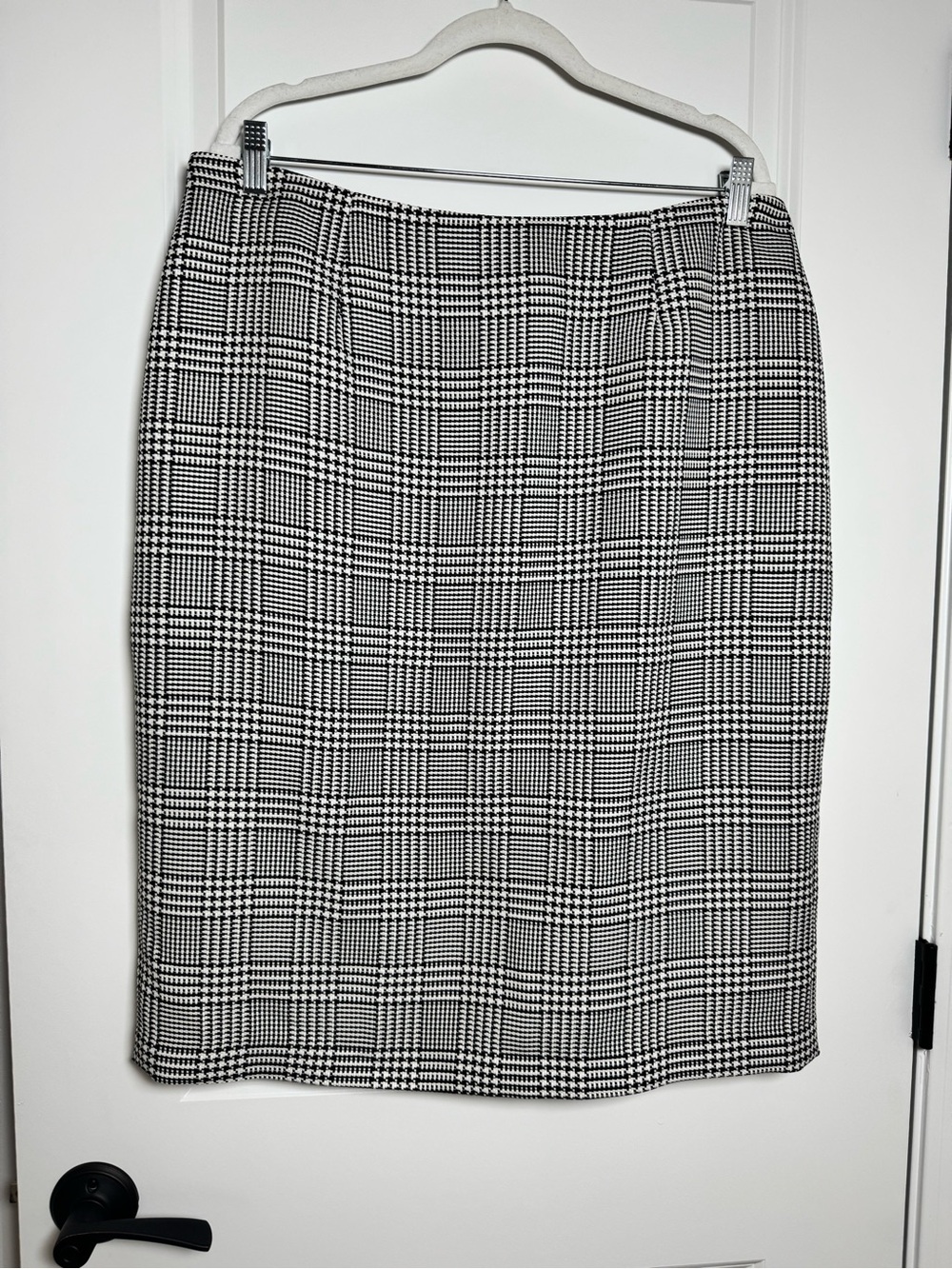 Jones Studio Plus Black and White Glen Plaid Pencil Skirt with Stretch Waist 14W